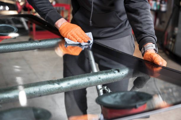 Hire Reliable Auto Glass Repair and Windshield Replacement Services in Lake Forest, CA